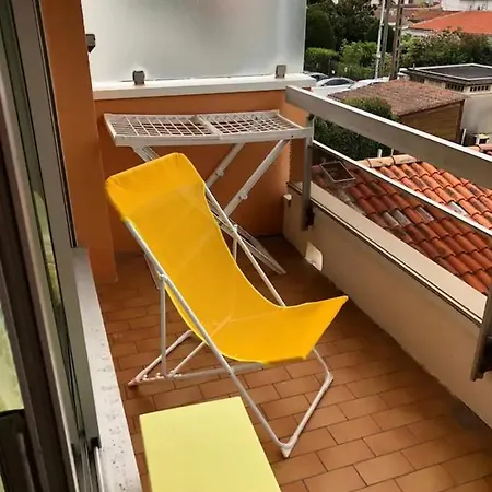 42m With 2 Balconies Near And Center Lägenhet