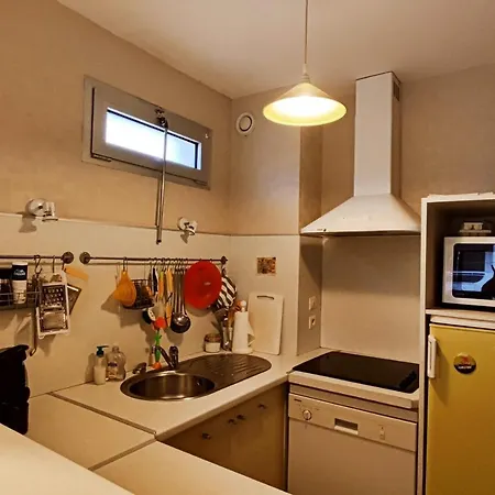 42m With 2 Balconies Near And Center Lägenhet *